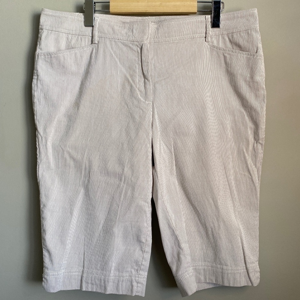 Ann Taylor Women's Cream Pinstriped Wide Leg Walking Long‎ Shorts Size 14